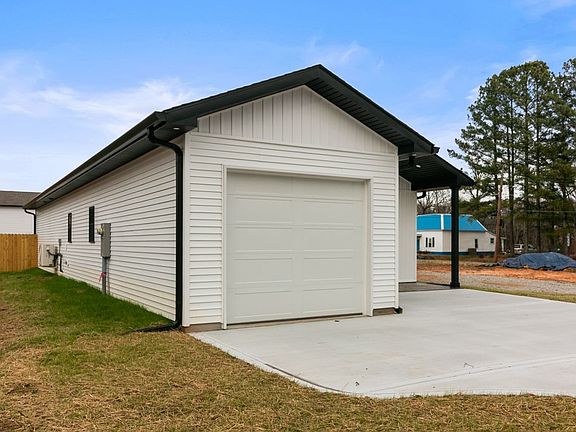 2nd image of 14 Warren St