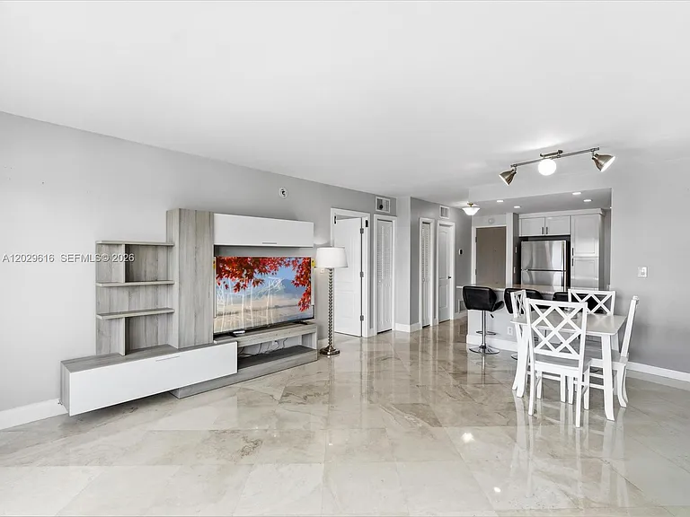 340 Sunset Dr #1407 — Photo 8