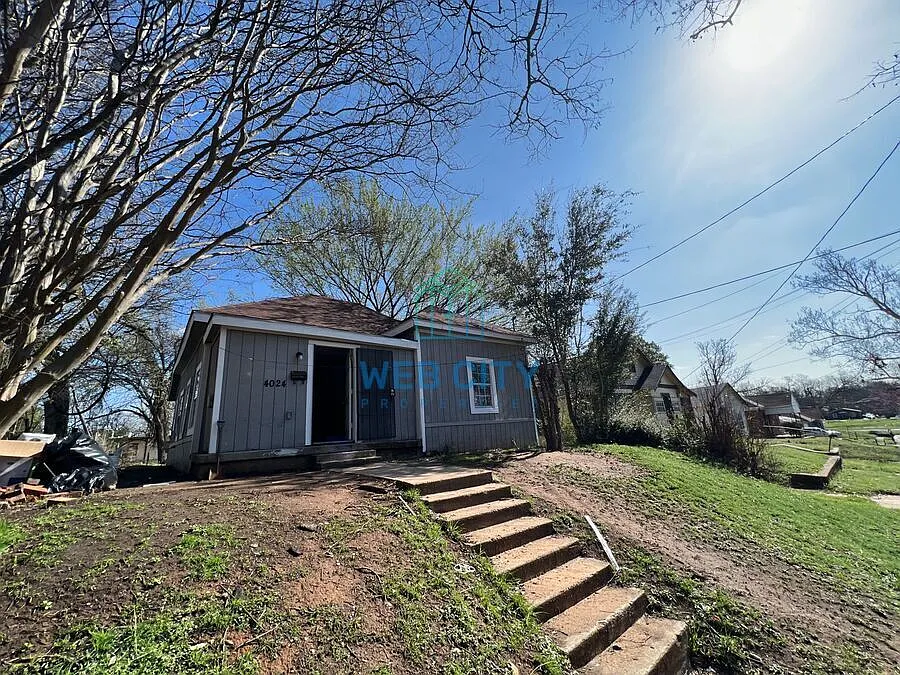 ** Coming Soon ** 3 Bed 2 Bath House For Rent! ** — Photo 1