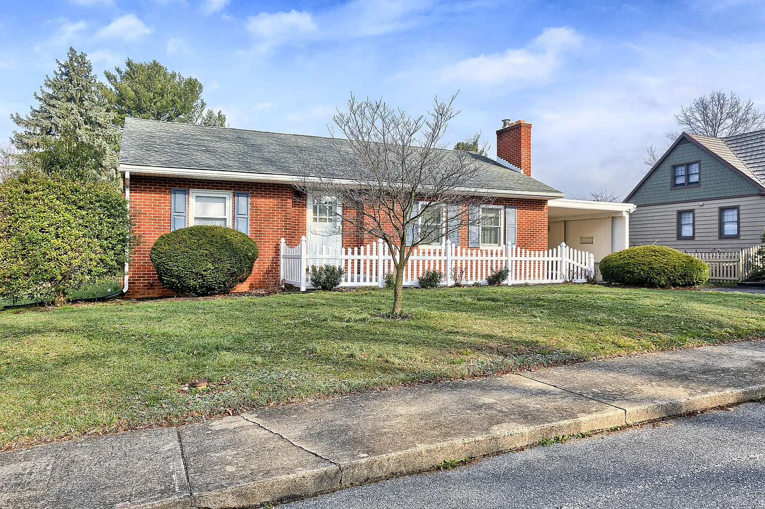 619 Glenn St photo 1