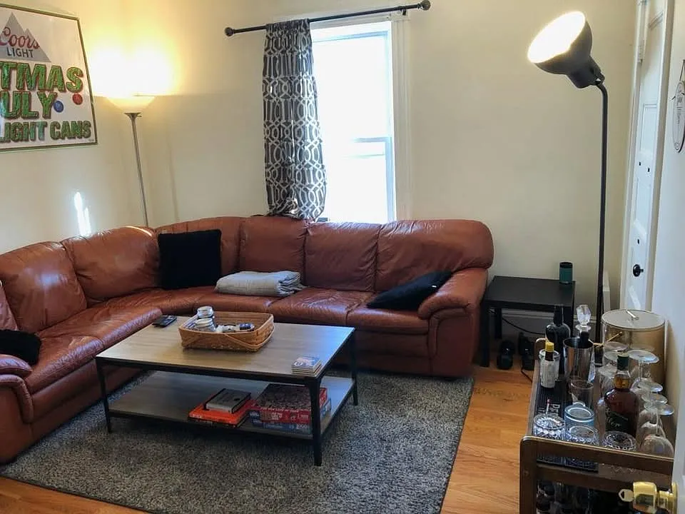 4 bed, 2400 sqft, $1,200 — Photo 4