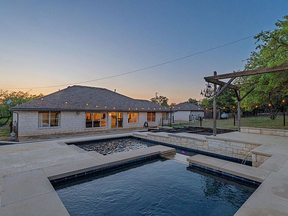 3rd image of 500 Madrone Ranch Trl