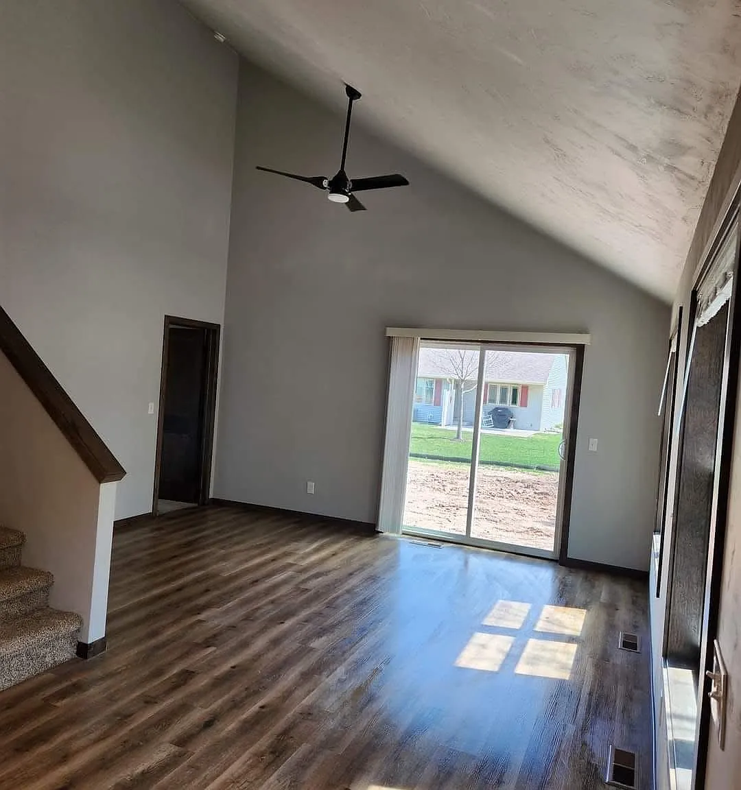 3 bed, 2.5 bath, 1509 sqft, $2,100 — Photo 3