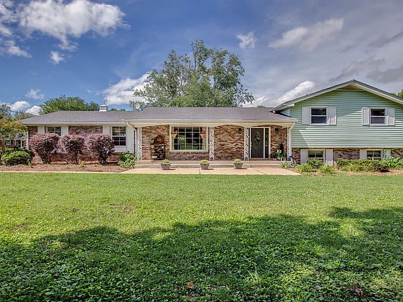 2nd image of 800 Creekwood Ct