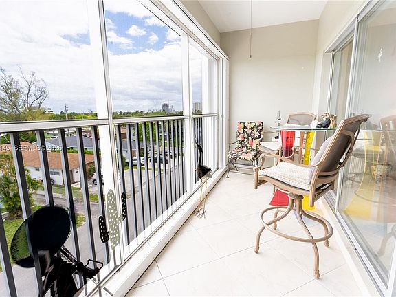 4th image of 330 SE 2nd St APT 405F