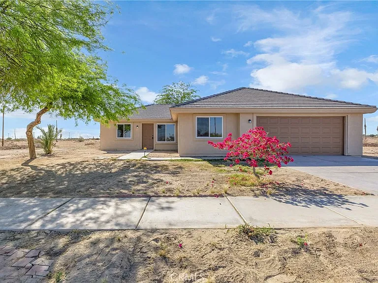 1341 Beach Club Dr — Photo 1