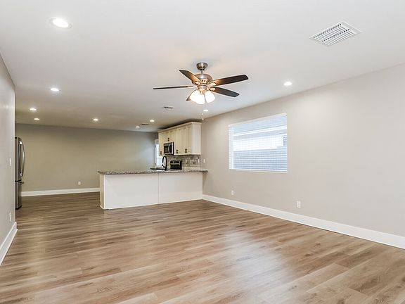 4th image of 2321 W Mobile Ln