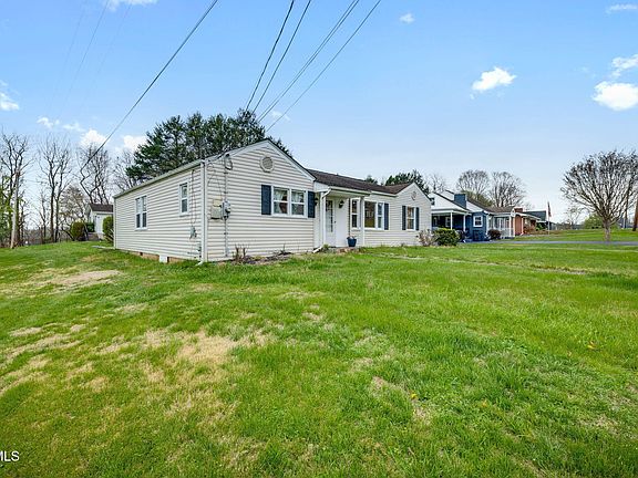 3rd image of 1326 Valley Dr