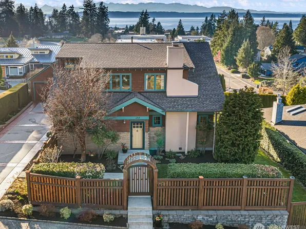 647 9th Avenue N, Edmonds, WA 98020