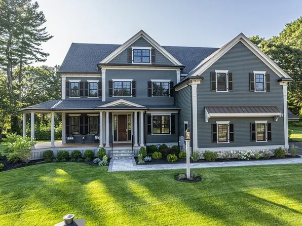 7 Tuttle Ln, Lynnfield, MA 01940