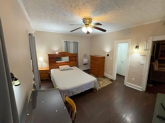 2nd Fl front bedroom has 2 closets $875