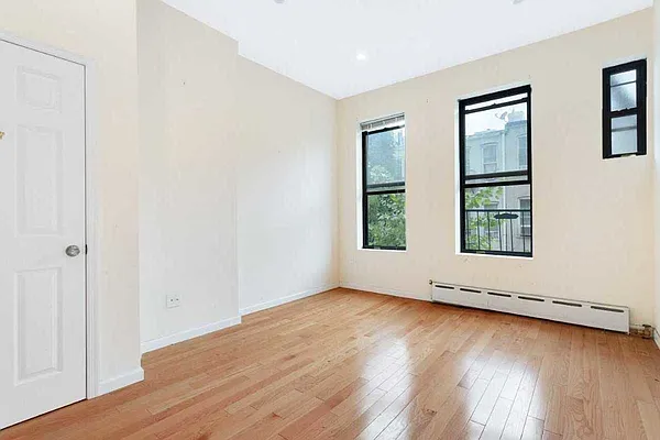 Rented by Anchor Associates | media 9