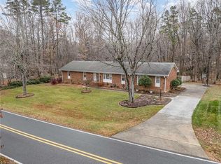 4001 Oakcliffe Rd, Greensboro, NC 27406