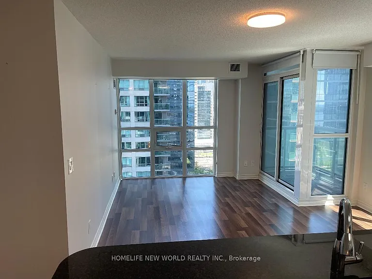 19 Grand Trunk Cres #2506 — Photo 22