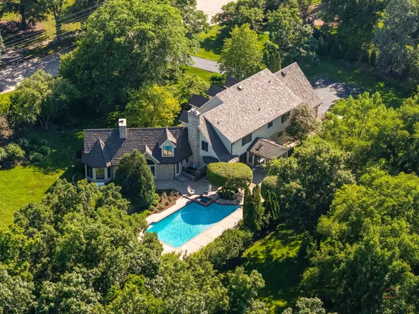 222 W Old Mill Rd, Lake Forest, IL 60045