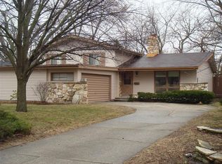 9135 Foliage Ln, Munster, IN