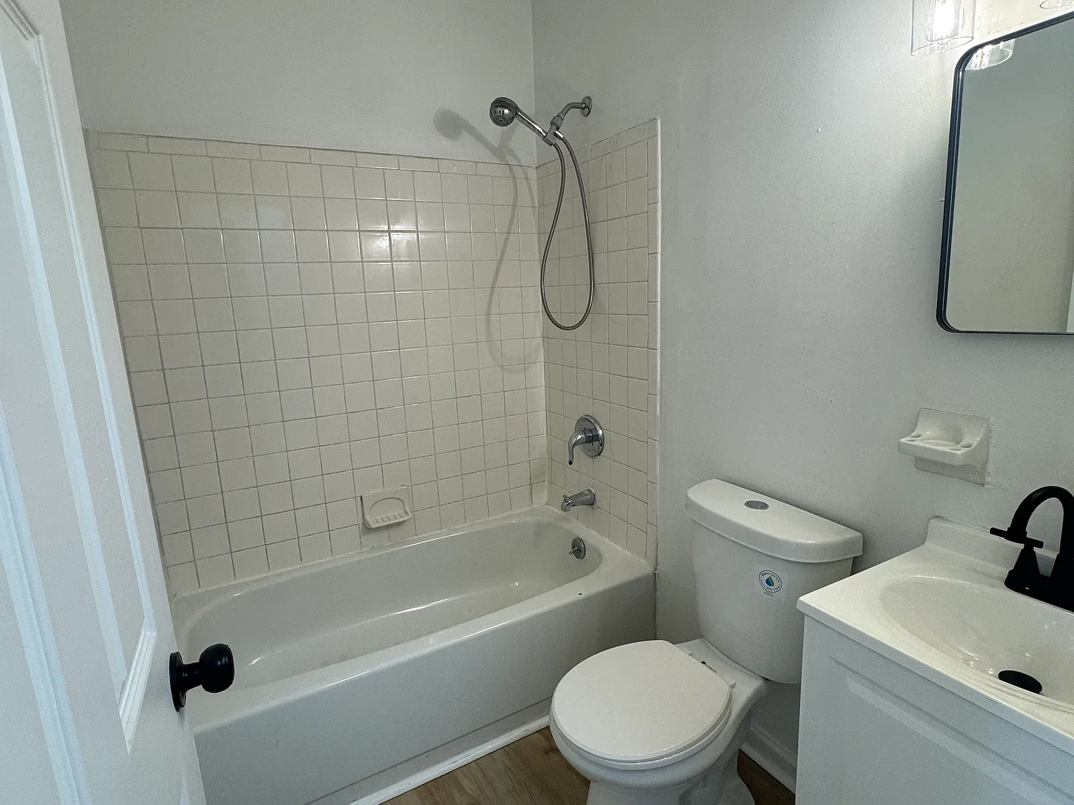 5 bed, 1750 sqft, $2,150 — Photo 3