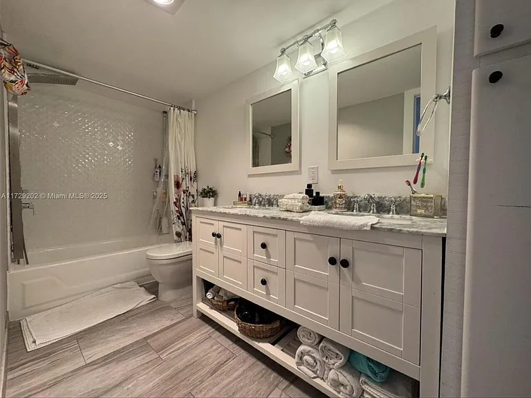 11930 N Bayshore Dr #Penthouse 10 — Photo 19