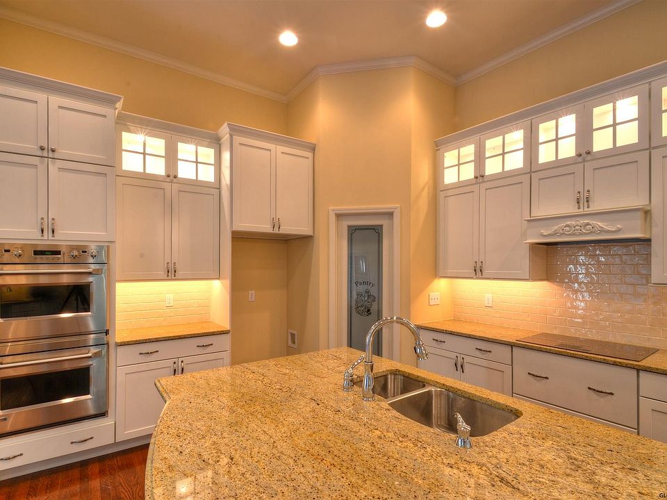 2nd image of 12 Cragmoor Ln