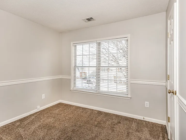 135 Wallnut Hall Cir — Photo 14