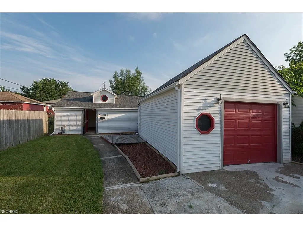 13429 Kirton Ave photo 1