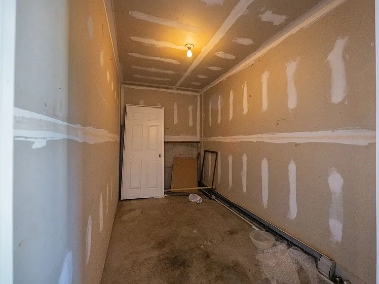1104 N Walnut St — Photo 17
