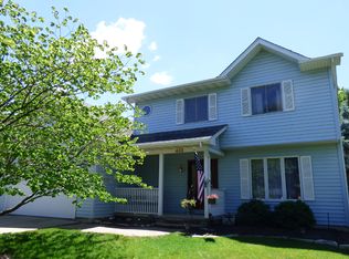 433 E Reader St, Elburn, IL 60119