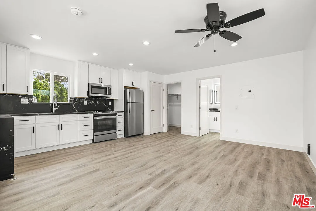 Studio, 400 sqft, $2,195 — Photo 4