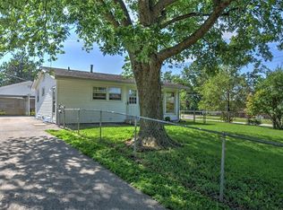 3 Sickles Dr, Decatur, IL 62521