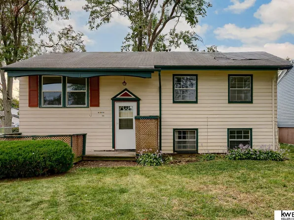 2813 Renner Dr, Council Bluffs, IA 51501
