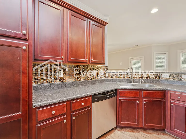 3517 Stoneleigh Walk — Photo 8