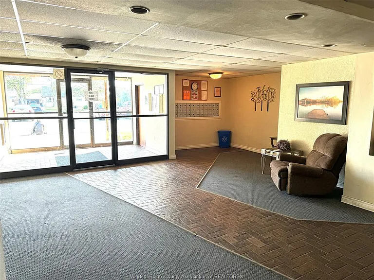 2565 Lauzon Rd #211 — Photo 2