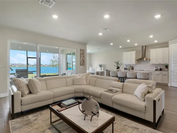 6489 NW Cloverdale Ave, Port Saint Lucie, FL 34987