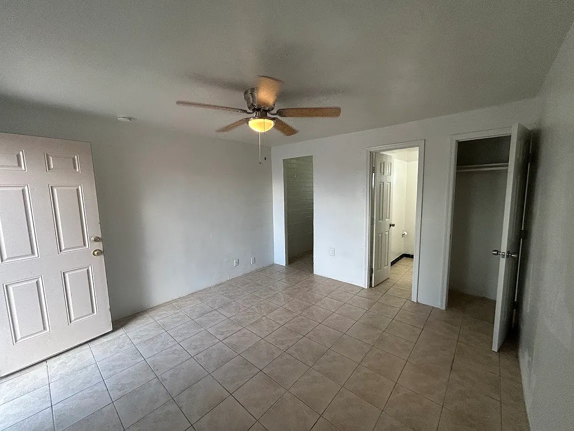 Studio, 370 sqft, $599 — Photo 4