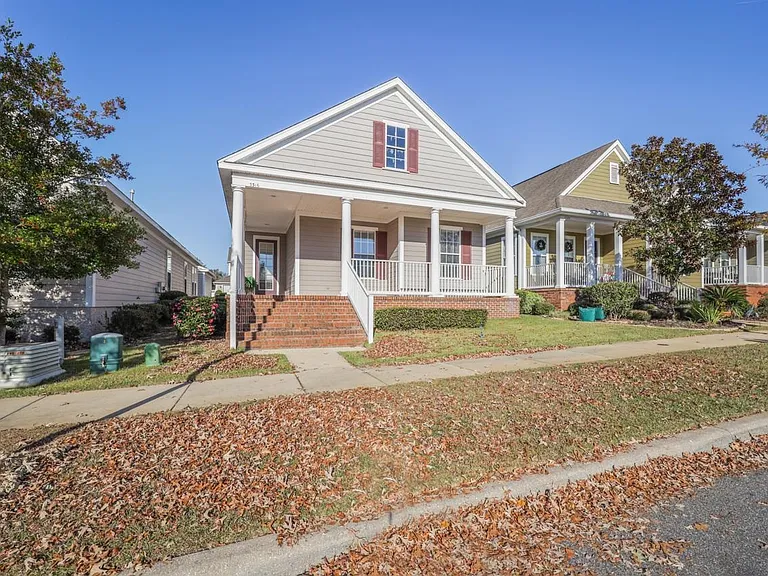 3316 Calumet Dr — Photo 2