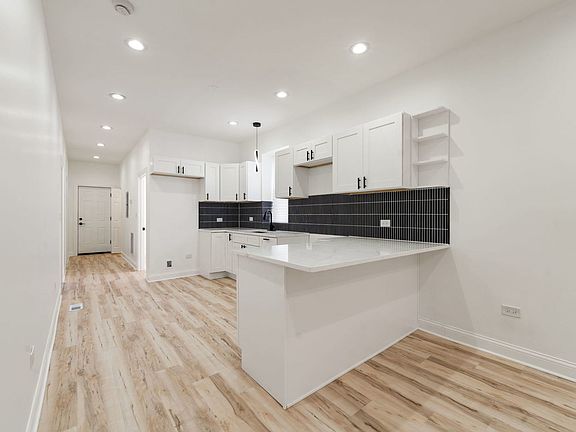 5th image of 7337 S Green St