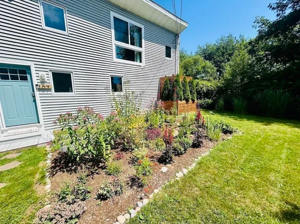 107 Dogwood St, Fairhaven, MA 02719