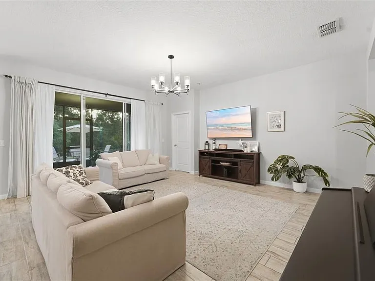 1097 Hendon Loop — Photo 8
