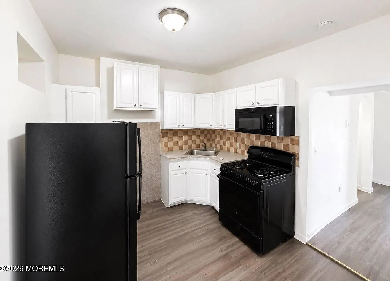 3 bed, 1800 sqft, $2,800 — Photo 1