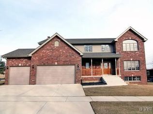 5737 W 97th St, Oak Lawn, IL