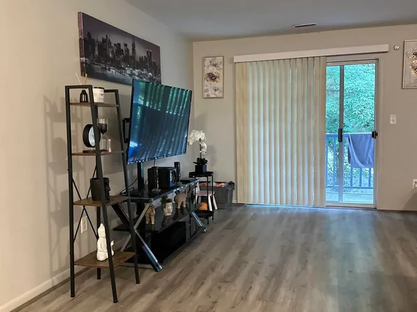 1 Oyster Bay Rd APT H, Absecon, NJ 08201
