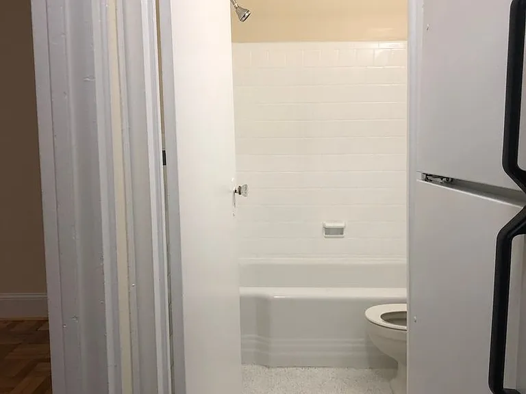 Q Street Apartments — Photo 19