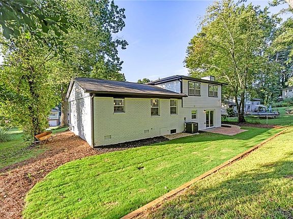 5th image of 3892 Northstrand Dr