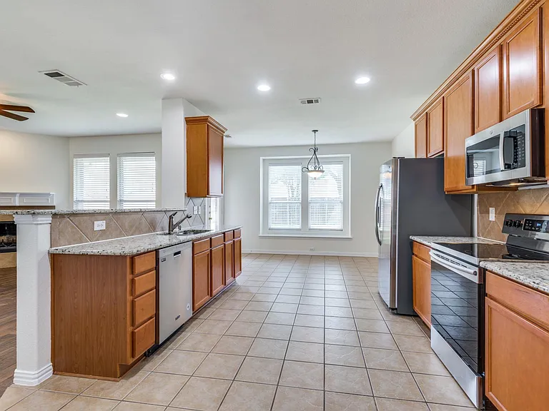 15924 Alvarado Dr — Photo 11