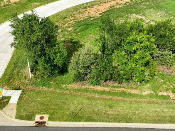 B4-L1 Timber Ridge Dr, Salina, KS 67401