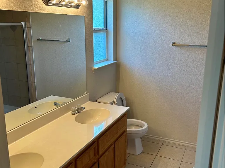 106 Kings Ct #B — Photo 6