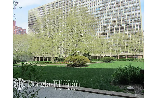 Rented by Douglas Elliman | media 27