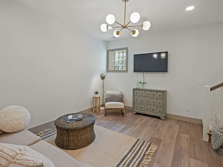 1327 Foster Rd — Photo 34
