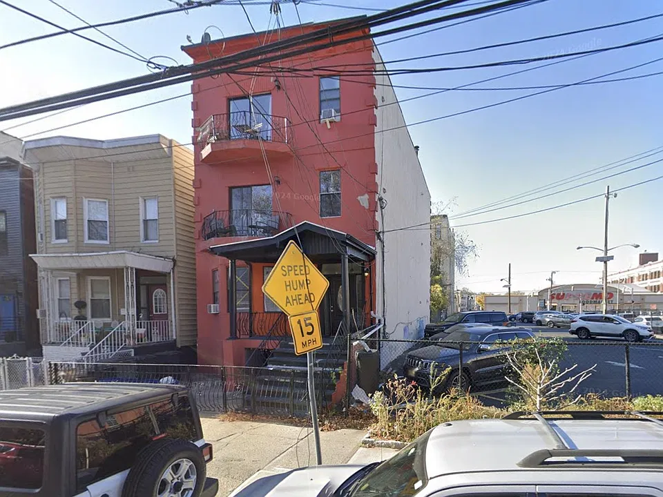 133 Ogden Ave #1