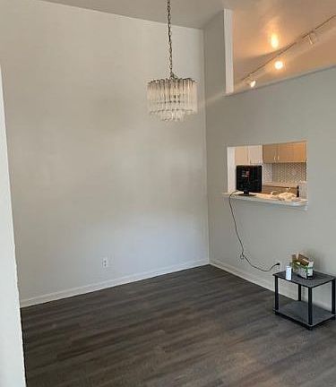 3rd image of 103 Applewood Dr